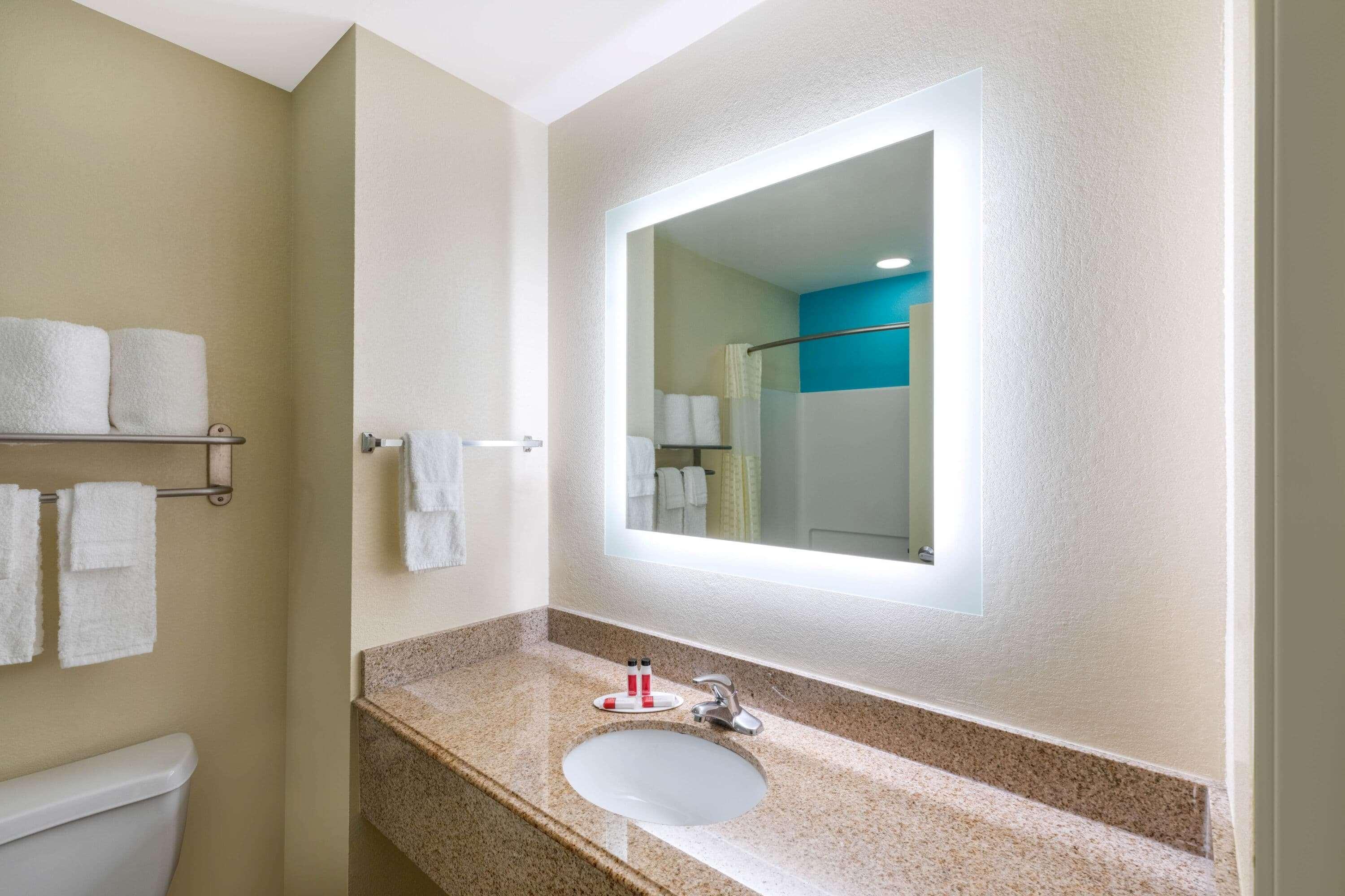 Howard Johnson By Wyndham Houma Exterior photo