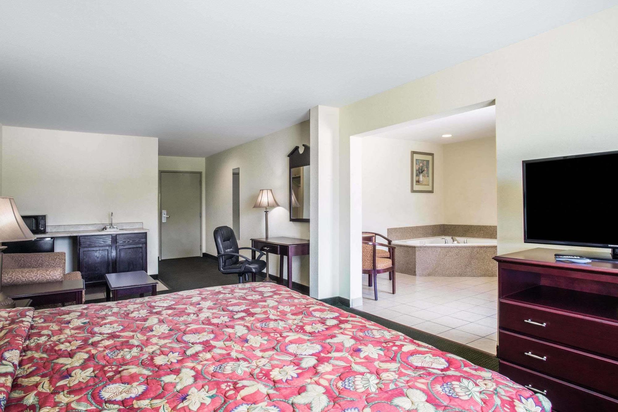 Howard Johnson By Wyndham Houma Exterior photo